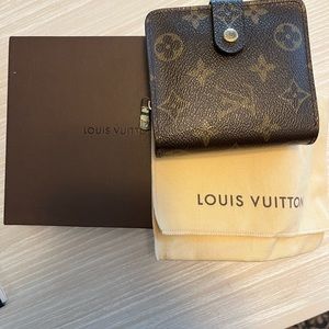 Authentic Louie Vuitton Compact Monogram Wallet